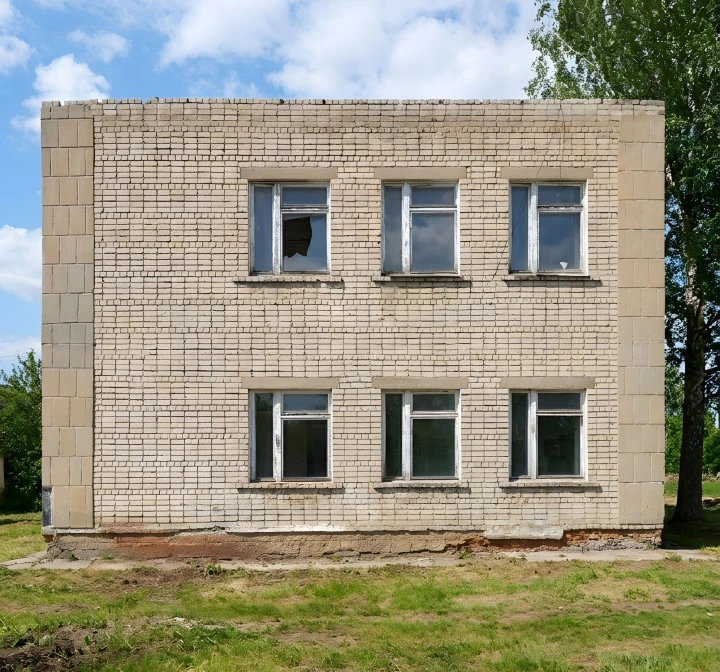 Здание нежилое, 2-этажное, площадь 470,7 кв. м с земельным участком 695 кв.м:  Ярославская обл., г. Переславль-Залесский, ул. Железнодорожная, д. 1